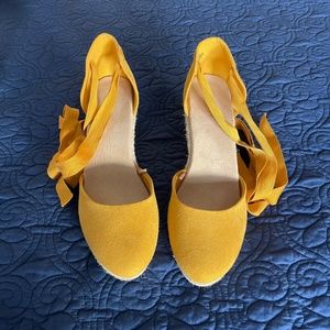 Short Yellow Wedges